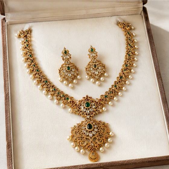 Necklace set, Velvet flat lay